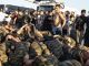 Эрдогановские боевики избивают захваченных в плен солдат. Фото Getty Images, источник - newsru.co.il