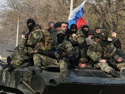 Боевики "Л/ДНР" на технике под российским флагом. Фото: from-ua.com