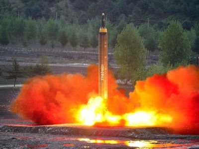 Запуск северокорейской баллистической ракеты. Фото: gazeta.ru