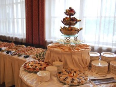 Фуршет. Фото: kvn-kirishi.ru Фуршет. Фото: kvn-kirishi.ru