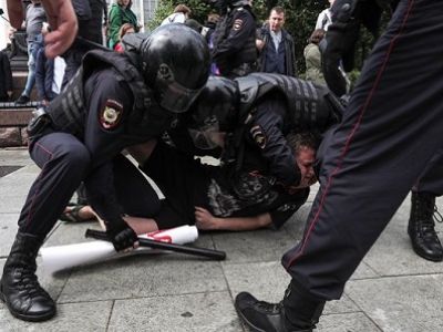 Задержание на акции "Вернем себе право на выборы". Фото: rbc.ru