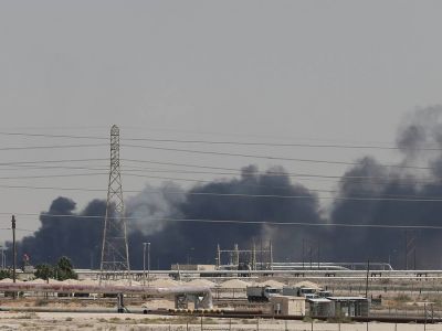 Пожар на объекте Aramco в городе Абкаик, Саудовская Аравия, 14 сентября 2019 года. Фото: Фото: Reuters
