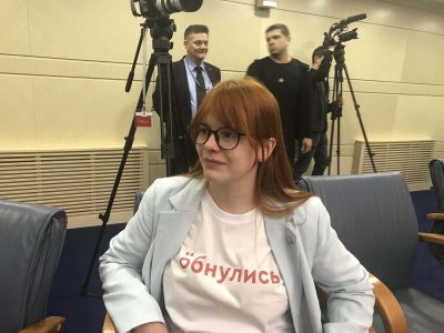 Дарья Беседина в футболке "Обнулись". Фото: twitter.com/Stebenkova_LV