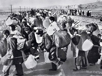 Южнокорейские беженцы, спасающиеся от солдат Ким Ир Сена, лето 1950. Фото: en.wikipedia.org