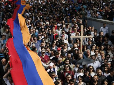 Шествие в День памяти жертв геноцида армян в Османской империи. Фото: Глеб Гаранич / Reuters
