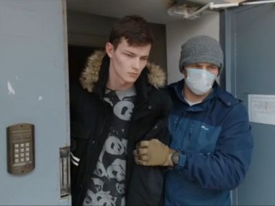 Кадр задержания подозреваемого в госизмене в Севастополе. Фото: RT / ФСБ